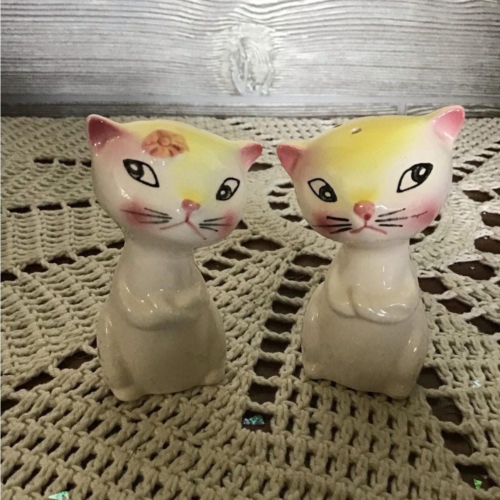 Vintage Siamese cats with Attitude Salt and Pepper shakers